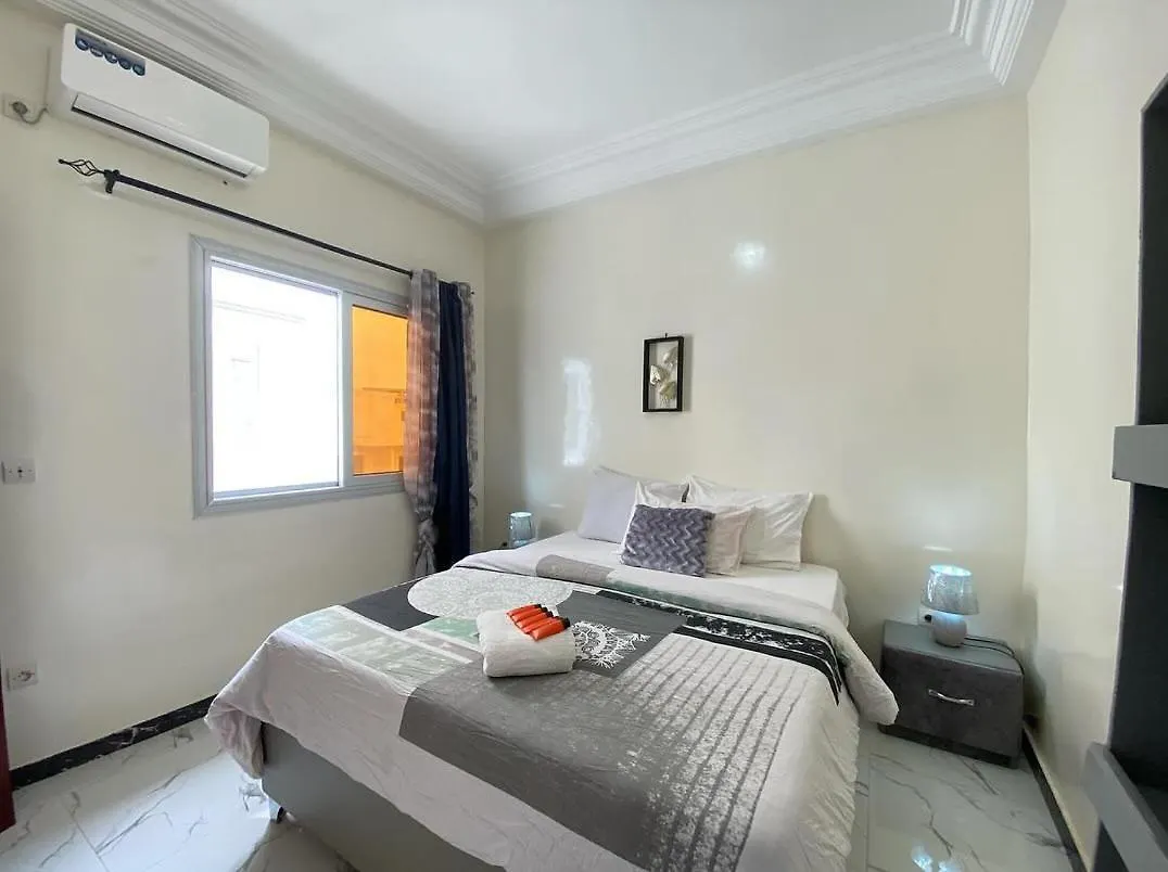 Chambre Grise Douche En Face Climatise Dakar